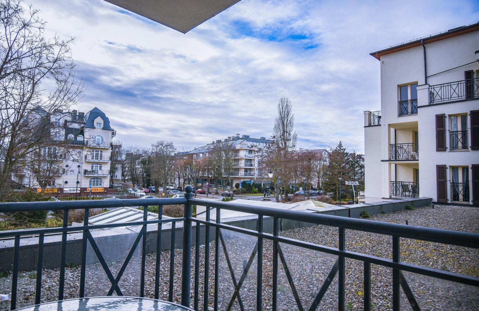 Apartamenty Promenada Z Tarasem I Parkingiem - Apartamenty Na Wyspie Swinemünde Exterior foto