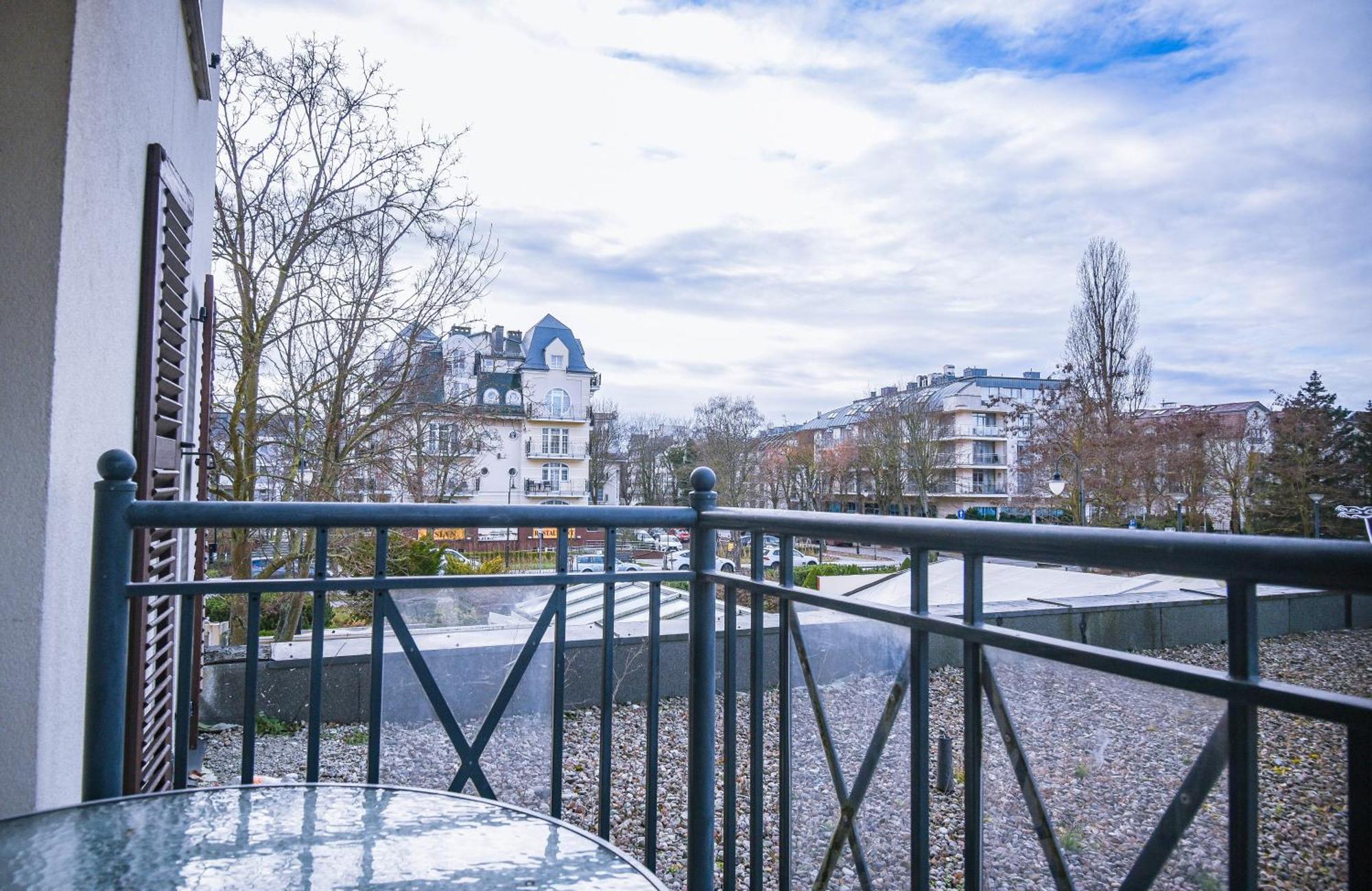 Apartamenty Promenada Z Tarasem I Parkingiem - Apartamenty Na Wyspie Swinemünde Exterior foto